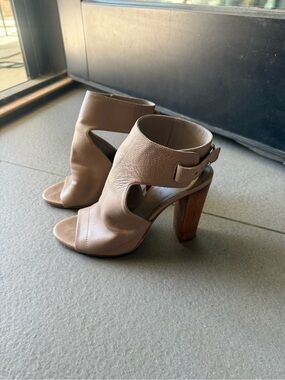 Vince Women’s Nude Leather Cutout Ankle Strap Block Heel Sandals 7.5